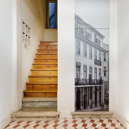 Update Urban Chic Flat In 19Th Century Building 2 Bedrooms & 2 Bathrooms & Ac Central Alfama District 리스본 외부 사진