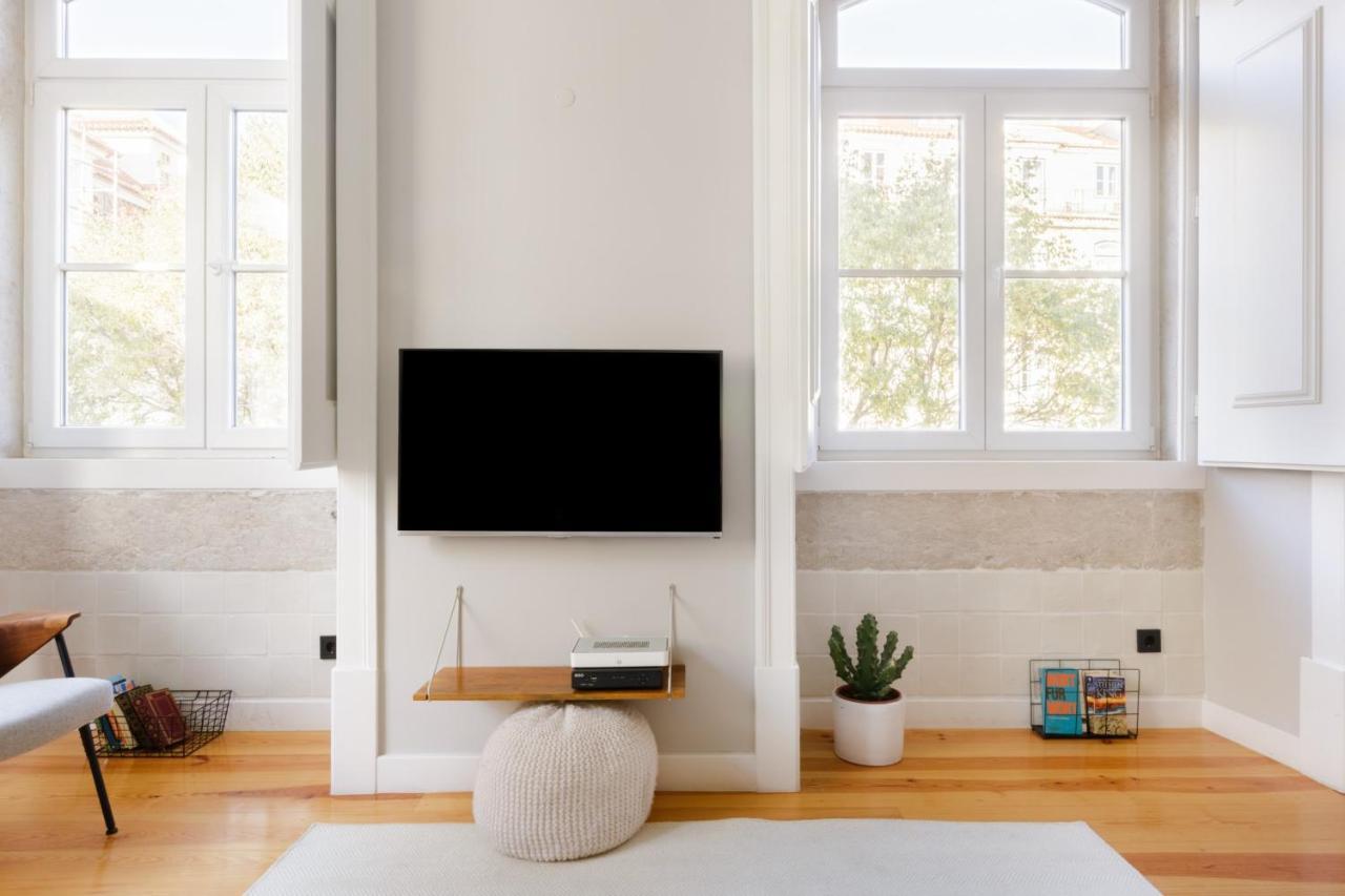 Update Urban Chic Flat In 19Th Century Building 2 Bedrooms & 2 Bathrooms & Ac Central Alfama District 리스본 외부 사진