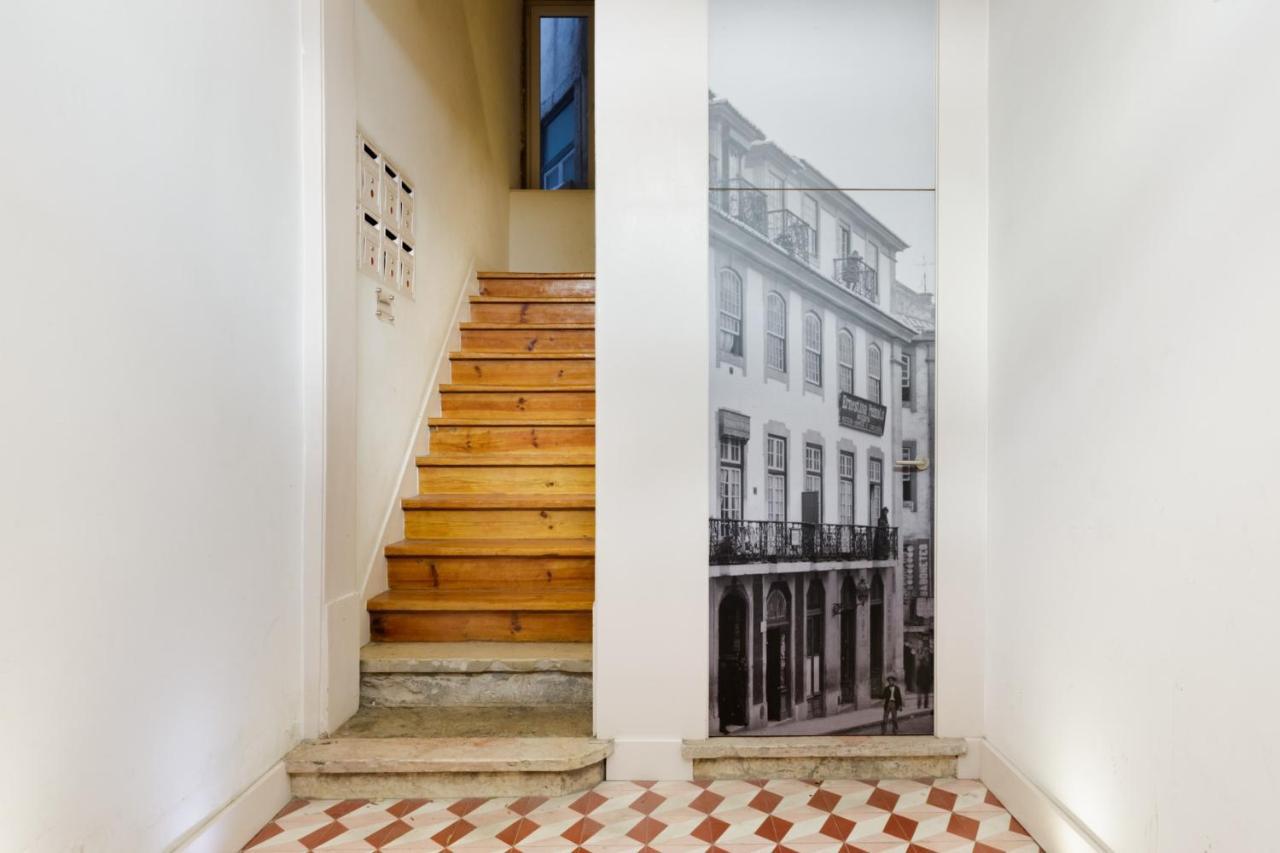 Update Urban Chic Flat In 19Th Century Building 2 Bedrooms & 2 Bathrooms & Ac Central Alfama District 리스본 외부 사진