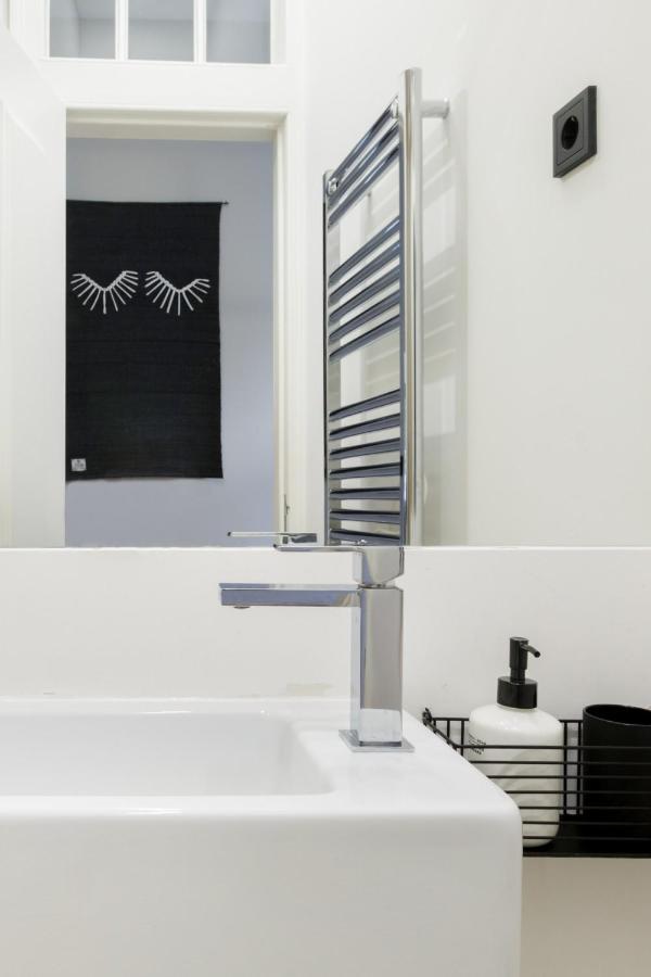Update Urban Chic Flat In 19Th Century Building 2 Bedrooms & 2 Bathrooms & Ac Central Alfama District 리스본 외부 사진