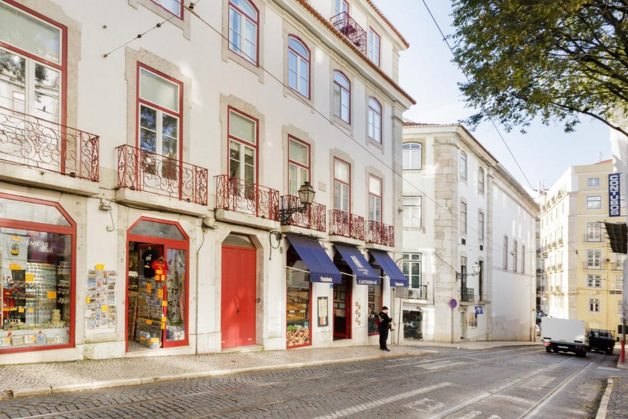 Update Urban Chic Flat In 19Th Century Building 2 Bedrooms & 2 Bathrooms & Ac Central Alfama District 리스본 외부 사진
