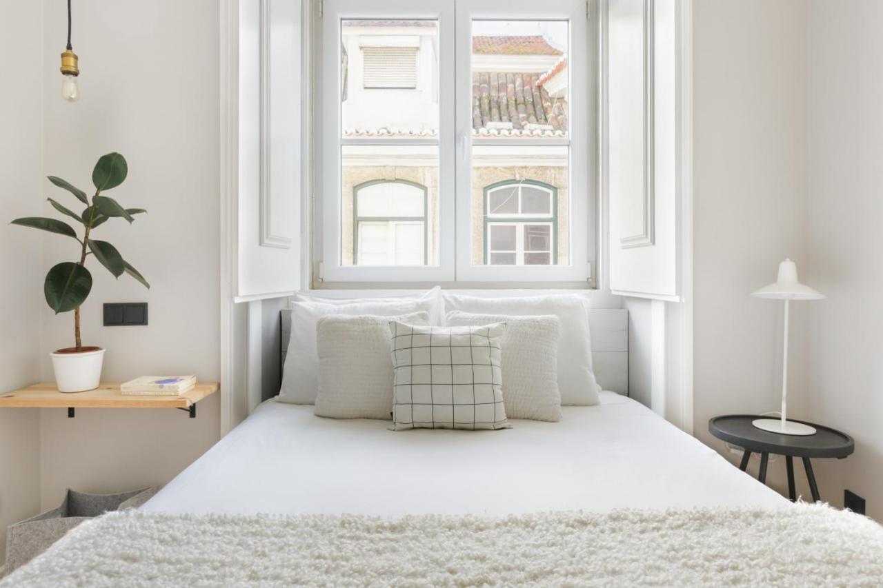 Update Urban Chic Flat In 19Th Century Building 2 Bedrooms & 2 Bathrooms & Ac Central Alfama District 리스본 외부 사진