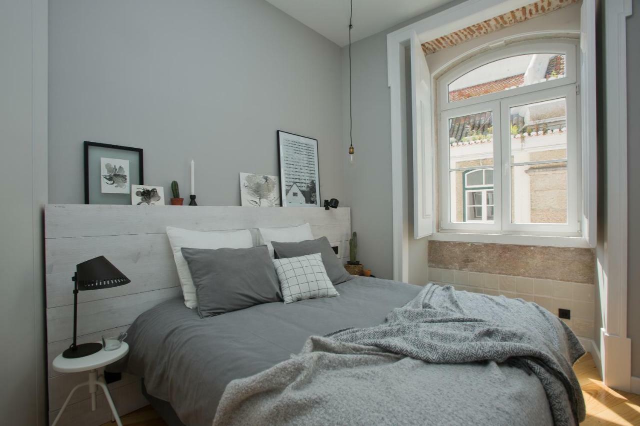 Update Urban Chic Flat In 19Th Century Building 2 Bedrooms & 2 Bathrooms & Ac Central Alfama District 리스본 외부 사진