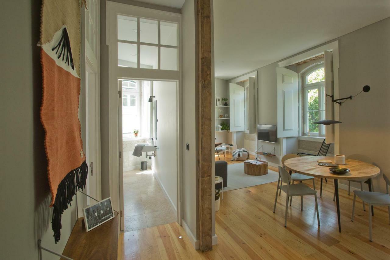 Update Urban Chic Flat In 19Th Century Building 2 Bedrooms & 2 Bathrooms & Ac Central Alfama District 리스본 외부 사진