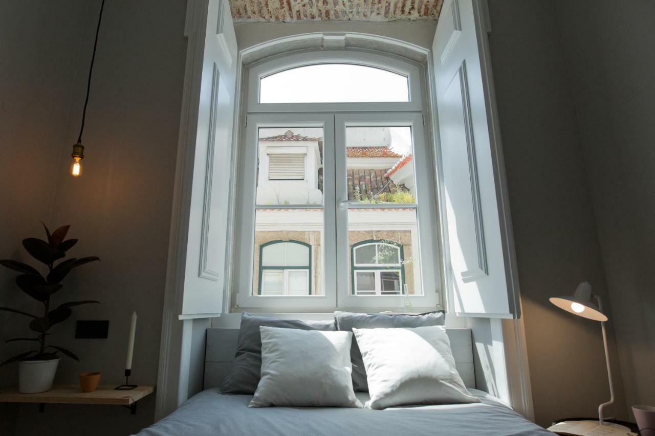 Update Urban Chic Flat In 19Th Century Building 2 Bedrooms & 2 Bathrooms & Ac Central Alfama District 리스본 외부 사진